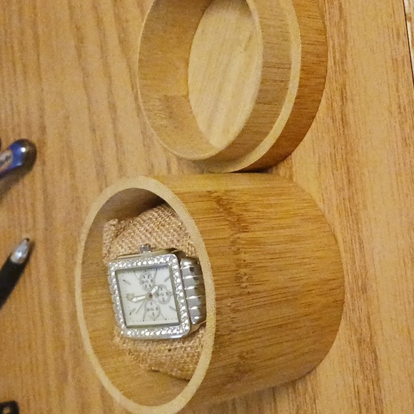 Watch - Picture 4 of 4